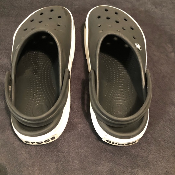 mens size 4 crocs